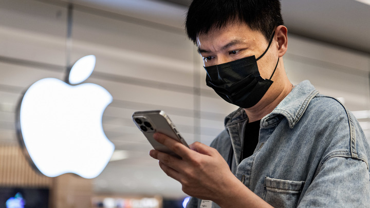 Ретейлеры Apple снова закрывают магазины в России: в Петербурге не работают уже 8 точек