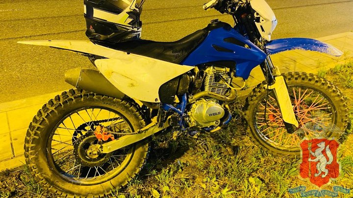 В Екатеринбурге пьяный байкер без прав протаранил автомобиль