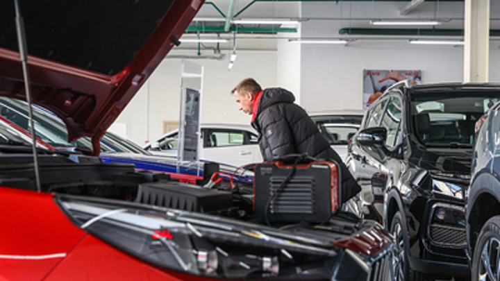 Автосалон не может продать внедорожник арестованного замминистра обороны Иванова