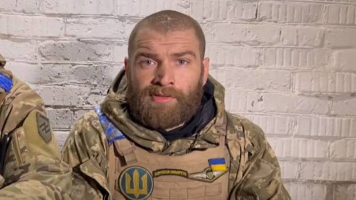 Сказка закончилась. Командиру 36-й бригады морской пехоты ВСУ в плену вручили веник и совок