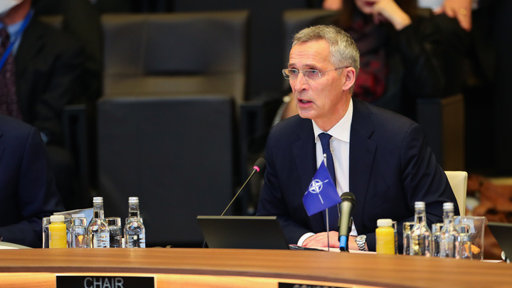 Столтенберг удалённо потребовал нарастить военную помощь Украине