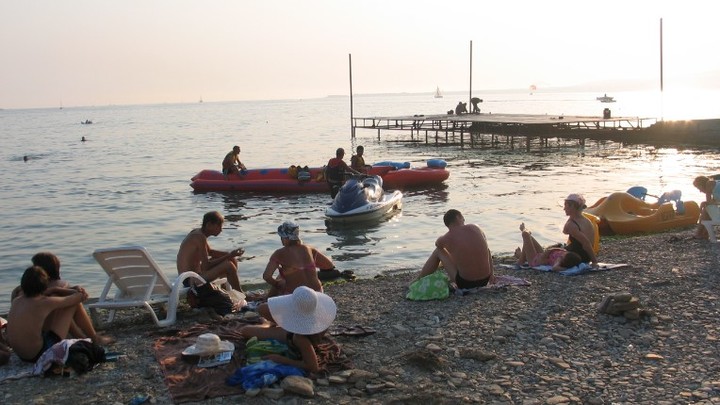 ЧП в Геленджике: у туриста оборвался трос парашюта. В больницу увезли в тяжёлом состоянии