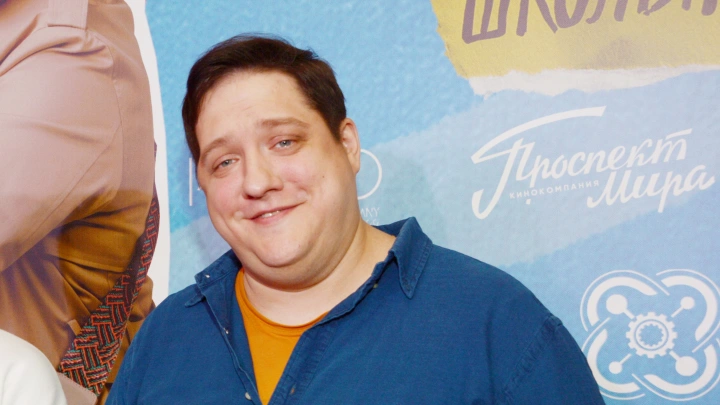 Телеграм-канал сообщил о смерти актёра Романа Попова. Ему было 40 лет