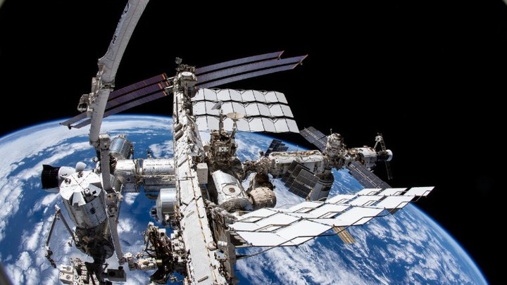 Рогозин: США и Россия начали обсуждать перекрёстные полёты на МКС