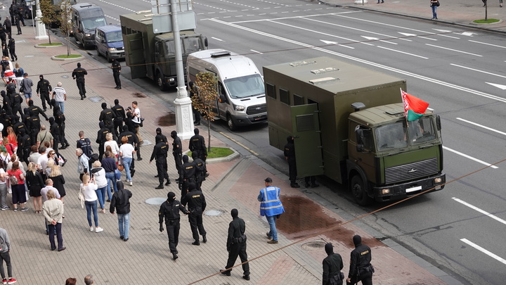МВД Белоруссии  сообщило о задержании не менее  300 участников воскресных акций протеста