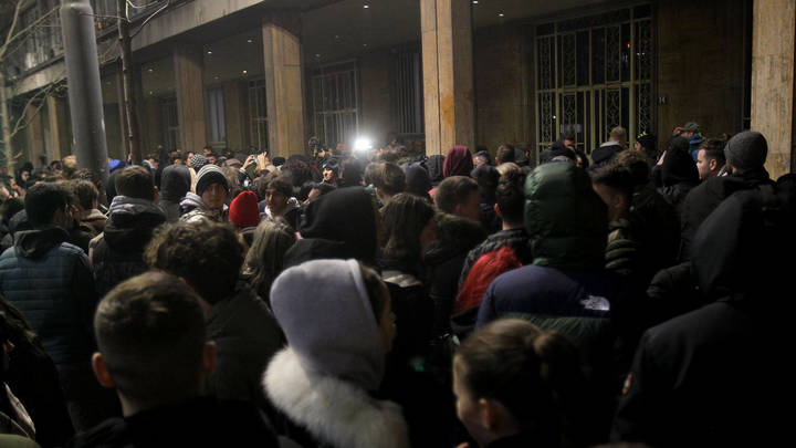 Все технологии одни и те же. Захарова напомнила сербам о кукловодах протестов в Белграде