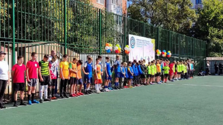 В Краснодаре на улице Строителей открыли новую спортплощадку