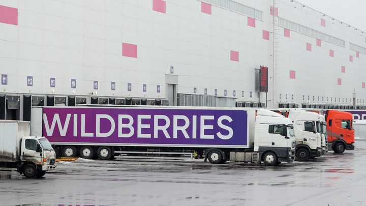 На сотрудника склада «Wildberries» в Электростали рухнул огромный поддон с товаром