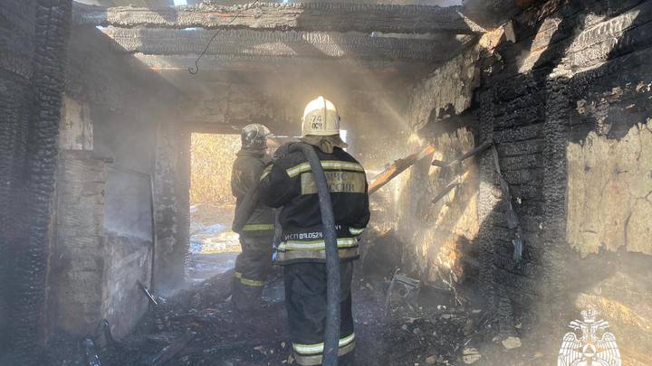 СК возбудил дело после гибели на пожаре женщины и двух детей: подробности трагедии