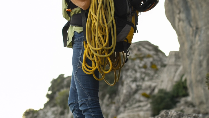 Вот настоящий кошмар! Застрявшей на пике Победы русской альпинистке могут выставить счёт за спасение. Если не выживет, платить придётся сыну