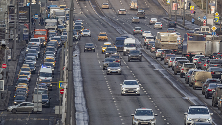 Оставить порог в 20 км/ч: Тысячи водителей выступили против новых штрафов