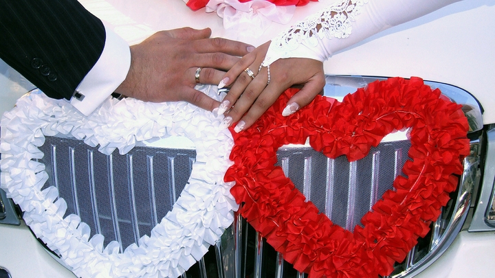 Миллионер для русской красавицы: 81-летний немец, который искал невест для Трампа, женился на 26-летней