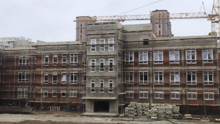 В Краснодаре одномоментно возводят 55 соцобъектов
