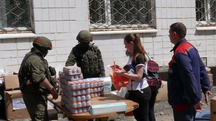 Росгвардейцы помогли доставить гуманитарные грузы в Запорожскую и Херсонскую области