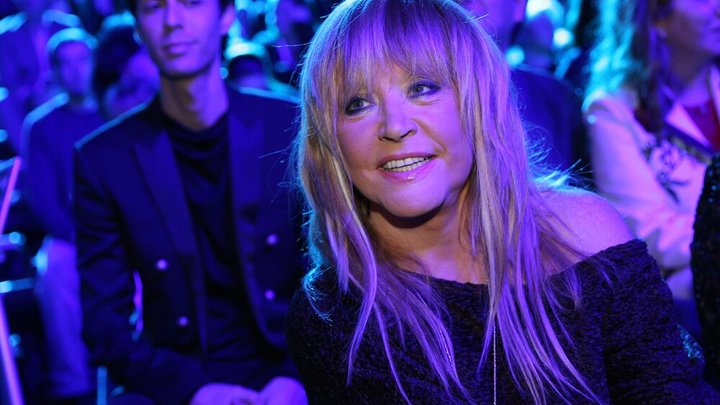 Чёс по аэропортам: Незаметное бегство Пугачёвой из России мгновенно стало мемом