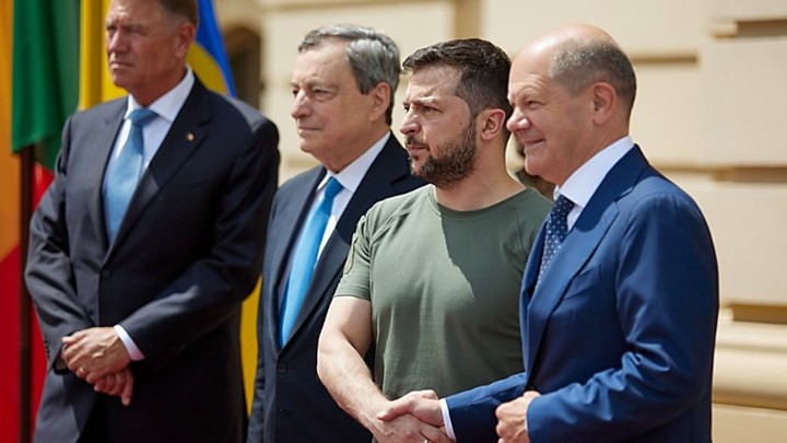 Британский Spectator: Германия и Франция решили оставить Украину наедине с Россией