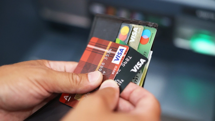 Visa и MasterCard хотят в Россию: Разблокируют ли русским платежи? Решат два человека