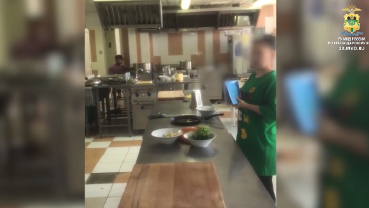В столовой под Анапой полиция и ФСБ выявили поваров-нелегалов