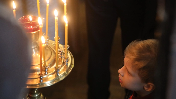 Прощеное воскресенье 2026: у кого нужно просить прощение, приметы, традиции