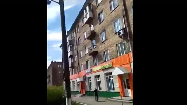 В Новокузнецке упала с балкона и разбилась 90-летняя бабушка