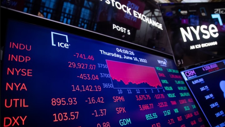 В России на бирже торгуют акциями военных концернов США. Центробанк мягко пожурил