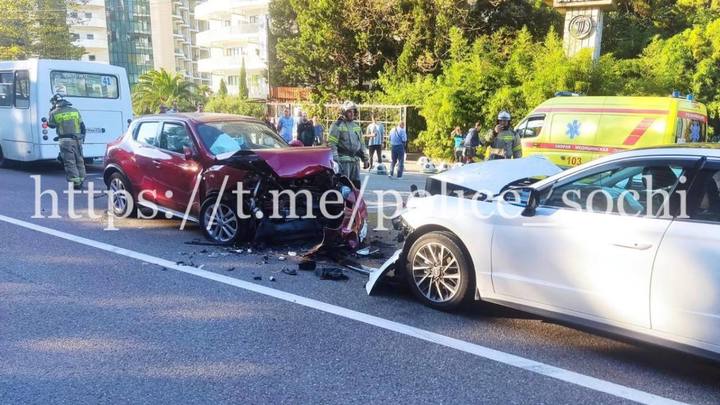 В Сочи два человека пострадали в ДТП на Курортном проспекте