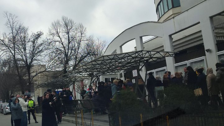 Провокация в Кишиневе на выборах президента России: мужчина бросил коктейль Молотова в посольство