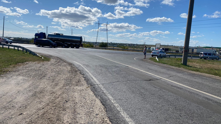 В Самарской области фура протаранила Ладу на трассе М-5