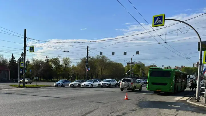 Услышали истошный крик: две челябинки оказались под колёсами автобуса