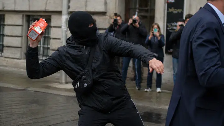 В Берлине сына последнего иранского шаха Резу Пехлеви облили томатным соком