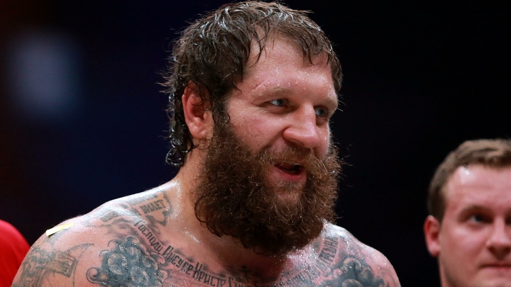 В свердловском баре рассказали, что пил Емельяненко перед тем, как прилюдно помочиться в Кольцово