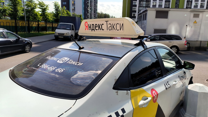Таксистка из Новосибирска пожаловалась на мигрантов-рэкетиров