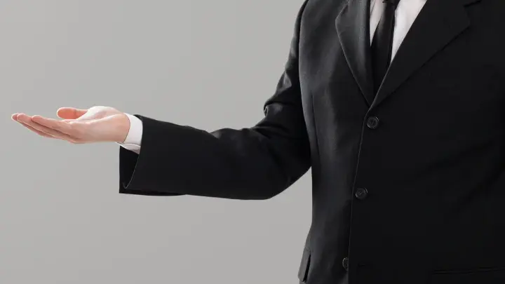 Опрос: мужчины хотят на 23 Февраля деньги, а получают носки и заботу