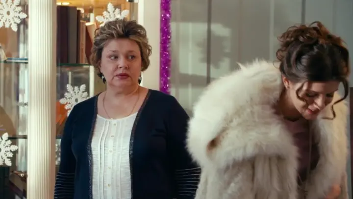 Она бы не хотела видеть печаль на своих похоронах. Чурсин с красными розами, Максакова на коленях – в Москве простились с Ольгой Чиповской