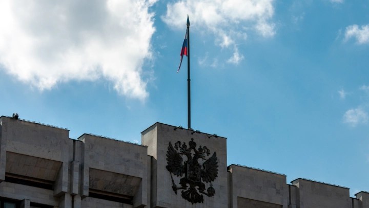 Герб у России один, и он - с крестами: В Кремле объяснили крестопад на своём сайте