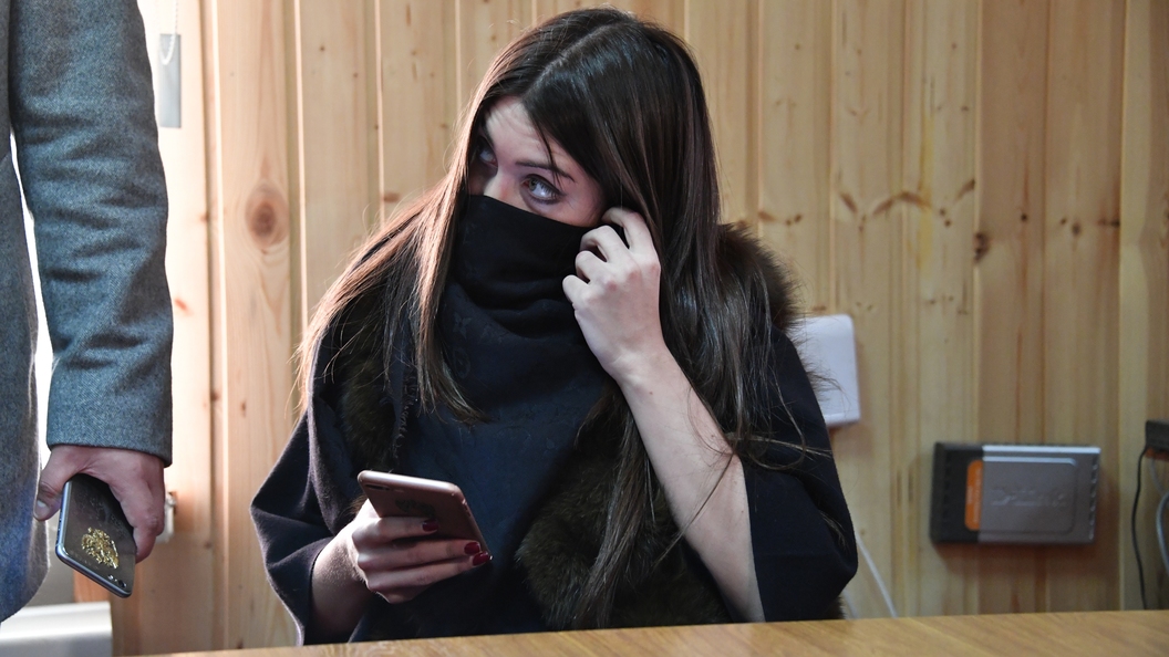 Папа устроил Мару Багдасарян продавать колбасу для выплаты штрафов Папа устроил Мару Багдасарян продавать колбасу для выплаты штрафов