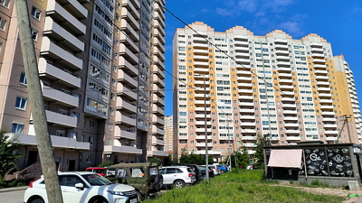 Мощный хлопок и белый дым: в новостройке Челябинска прогремел взрыв