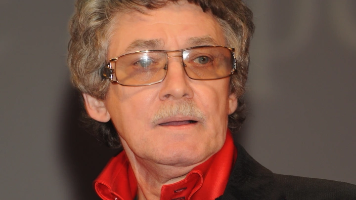 Самый несчастный из мушкетеров: жестокая судьба Алена Делона советского кино