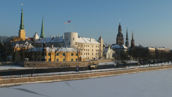 Депутат Сейма требует наказать устроивших русофобскую провокацию в Риге