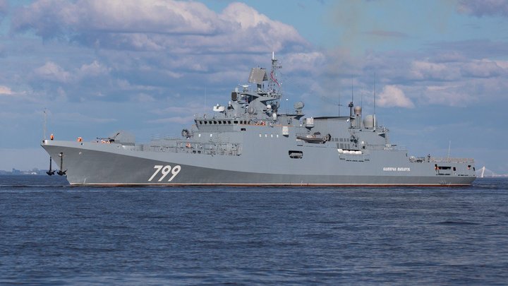 Трогательно и державно: Моряки с Адмирала Макарова воссоединились с семьями в Севастополе - фото