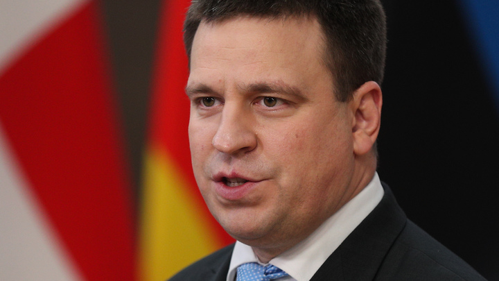 Не взял трубку: Нежелание Лукашенко разговаривать с Макроном прокомментировали в Эстонии