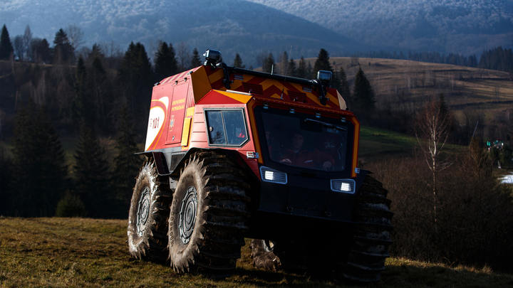 Поможет пережить апокалипсис: Почему американская звезда снимает в клипах русскую машину