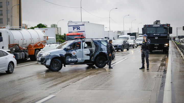 Теракт или случайность? Неизвестный задавил 15 человек во время протестов в Бразилии - СМИ