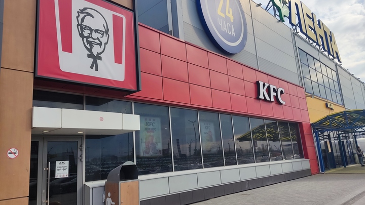 Ещё один KFC в Новосибирске меняет вывеску на Rostic's