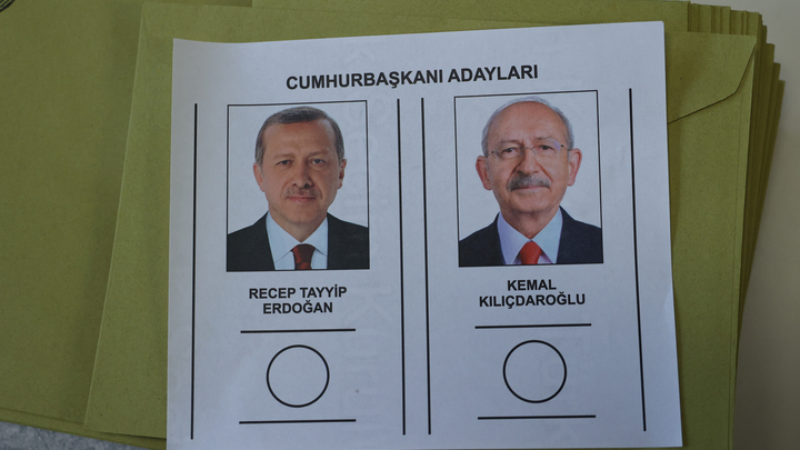 Эрдоган лидирует во втором туре президентских выборов в Турции. Подсчитана почти половина бюллетеней