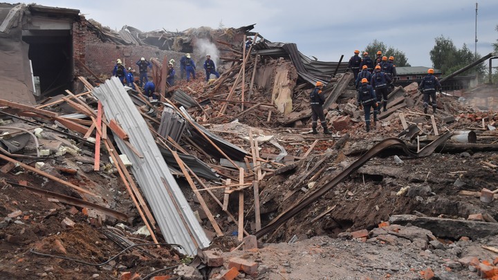 Авто отбросило взрывной волной: Видеорегистратор снял момент взрыва в Сергиевом Посаде