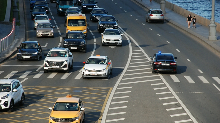 Блогеры решили проехать 10 тысяч километров по России на такси