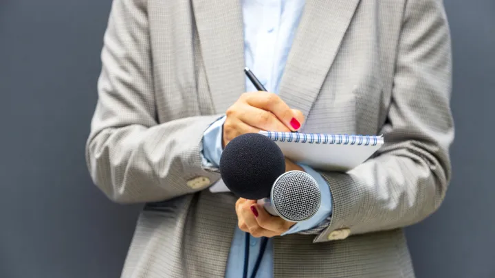 Бардак в госкорпорациях: Почта России снова в центре скандала. Долги, роскошь и двойные паспорта у начальства