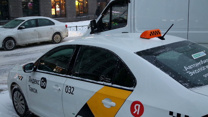 В Новосибирске мошенник за 9 тысяч прокатил по городу жителей Кызыла