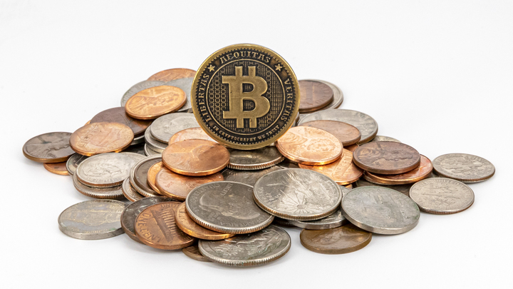 Курс биткоина на 18 июня 2022: криптовалюта рухнула впервые за два года